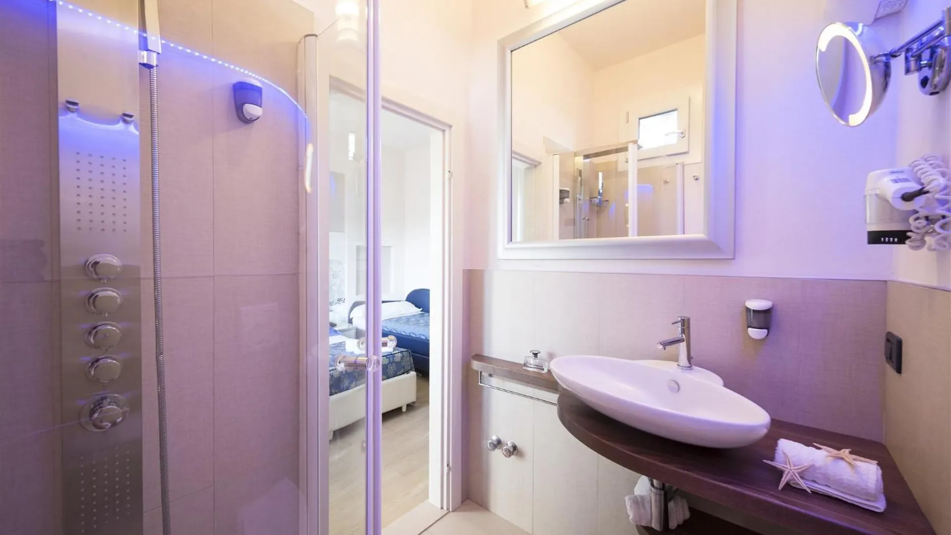 Hotel Krone Лидо-ди-Классе